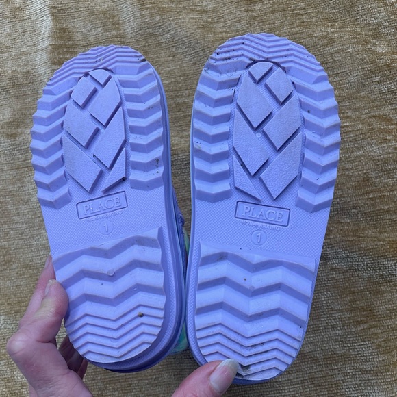 The Children’s Place girls size 1 pastel winter boots & water resistant gloves - Picture 8 of 14
